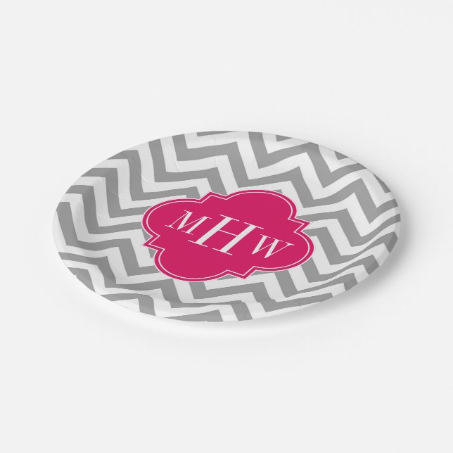 Assiettes En Carton Dk Grey Lg Chevron Raspberry Quatrefoil 3 Monogram (Angle)