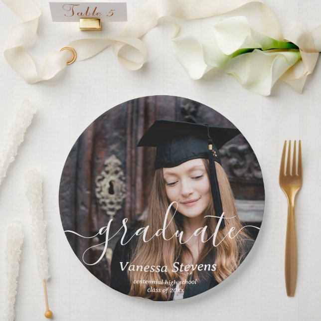 Assiettes En Carton Élégant script personnalisé diplôme photo (Mariage)
