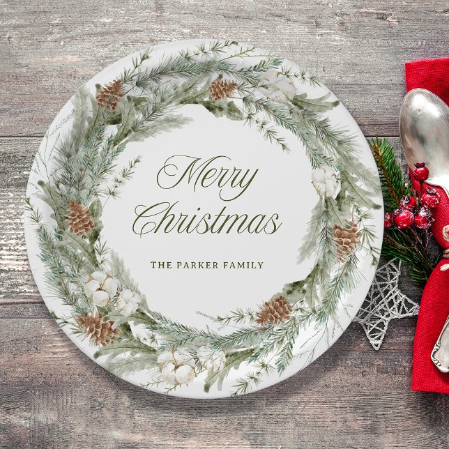 Assiettes En Carton Elégante couronne de pin et verdure | Joyeux Noël (A classic and elegant Christmas pine wreath decorates these paper plates)