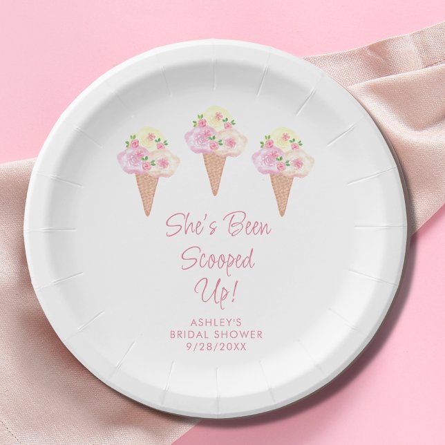 Assiettes En Carton Elle a été prise en Fête des mariées (Créateur téléchargé)