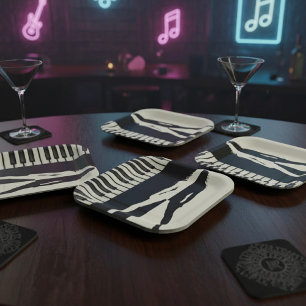Assiettes En Carton Femme au piano