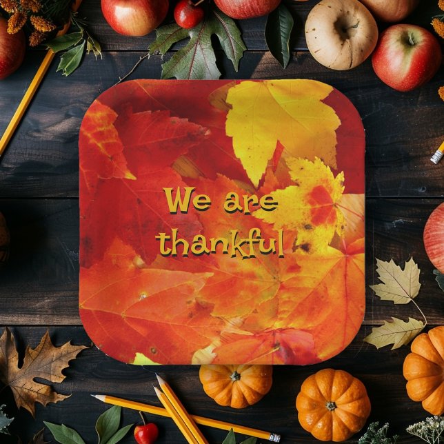 Assiettes En Carton Feuilles d'automne rouge bon thanksgiving (Créateur téléchargé)