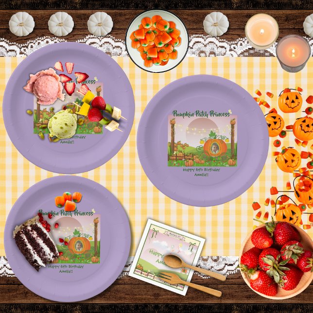 Assiettes En Carton Fille violet Citrouille Patch Fille Anniversaire (Pretty purple personalized "Pumpkin Patch Princess" with your photo girl's birthday party plates)