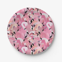 Flamants roses dans des plaques à papier roses