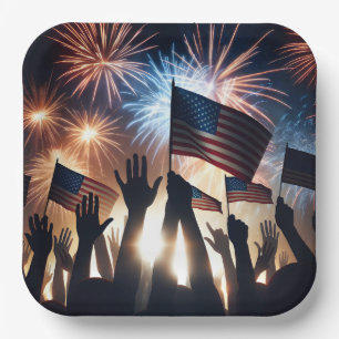 Assiettes En Carton Foule avec drapeaux américains et feux d'artifice