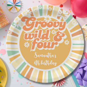 Assiettes En Carton Groovy sauvage et quatre anniversaire enfants sole