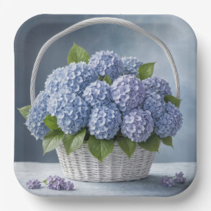 Assiettes En Carton Hydrangées Dans Le Panier D'osier