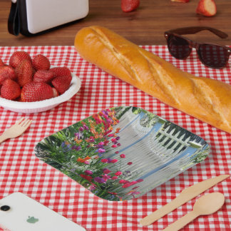 Assiettes En Carton Jardin de tulipes clôture blanche en bois picket