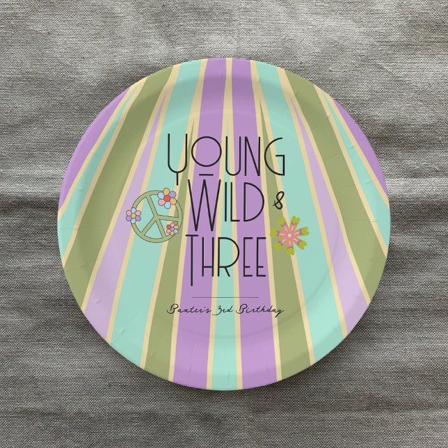 Assiettes En Carton Jeune, sauvage et trois | Plaques d'anniversaire e (Créateur téléchargé)