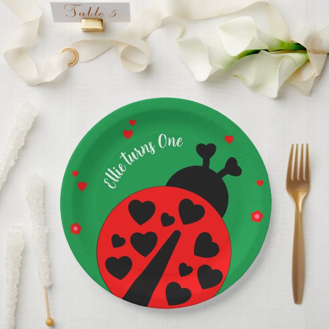 Assiettes En Carton Joli Ladybug avec les coeurs (Mariage)