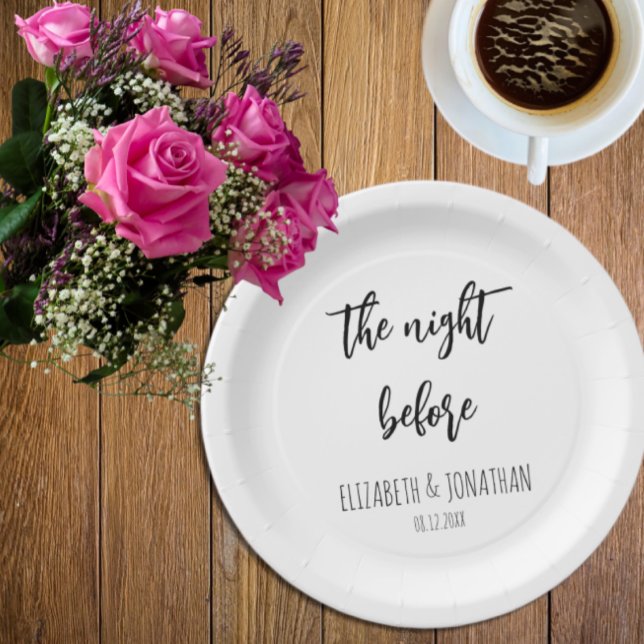 Assiettes En Carton La Nuit Avant Le Dîner De La Répétition Mariage (Créateur téléchargé)