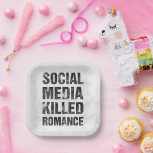 Assiettes En Carton Les médias sociaux ont tué Romance