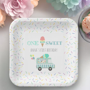 Assiettes En Carton L'une est des plaques de papier de la crème glacée