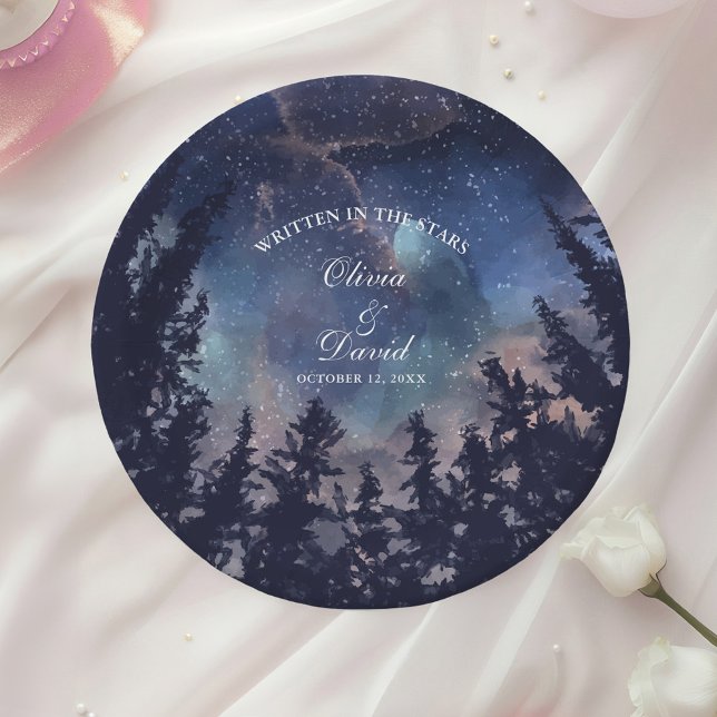 Assiettes En Carton Mariage de forêt de nuit étoilée (Starry Night Forest Wedding Paper Plates on a table with a white rose.)