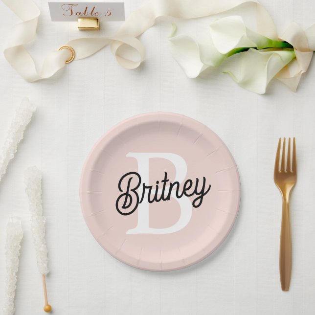 Assiettes En Carton Monogramme et nom personnalisé moderne Pastel Pink (Mariage)