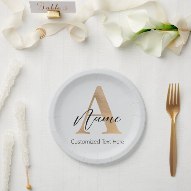 Assiettes En Carton Monogramme moderne Initiale A & Nom Personnalisé (Mariage)
