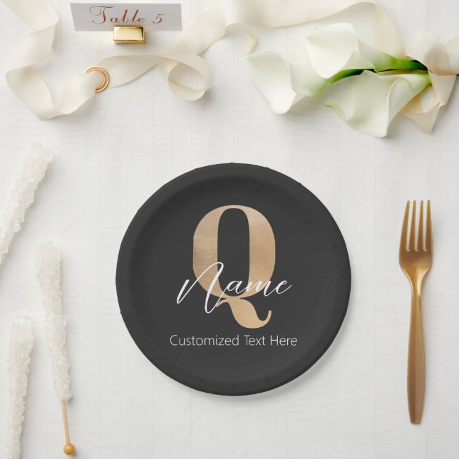 Assiettes En Carton Monogramme moderne Q & Nom initial Personnalisé (Mariage)