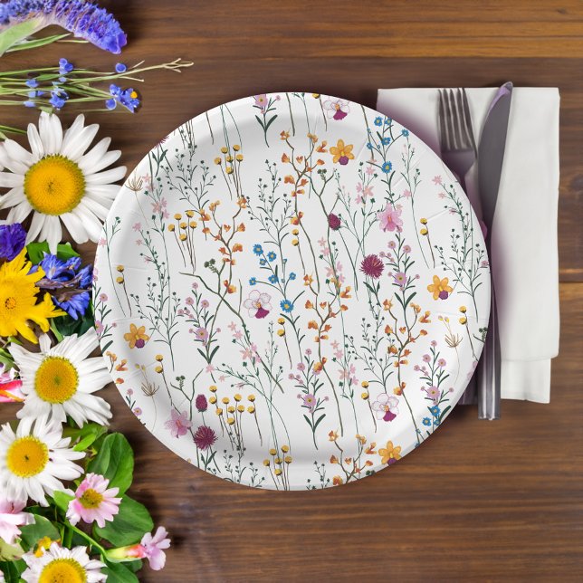 Assiettes En Carton Motif Fleur sauvage (Plate on table)