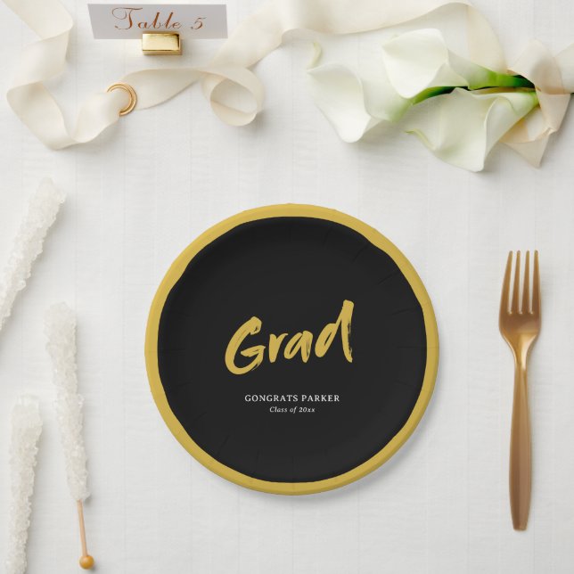 Assiettes En Carton Noir & Or Simple Brush Moderne Graduation Script (Mariage)
