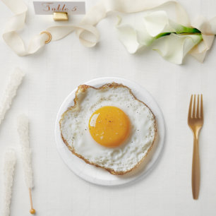 Assiettes En Carton Oeuf parfaitement frit avec des arêtes de croupe e