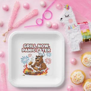 Assiettes En Carton Ours de grillade drôle Feux d'artifice maintenant