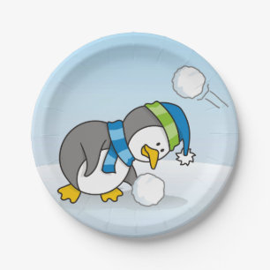 Assiettes En Carton Petit manchot obtenant une boule de neige