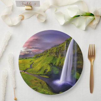 Assiettes En Carton Photo de cascade islandaise verte et naturelle