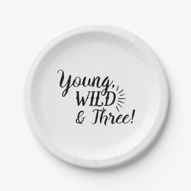 Assiettes En Carton Plaque d'anniversaire Young, Wild & Three (Devant)