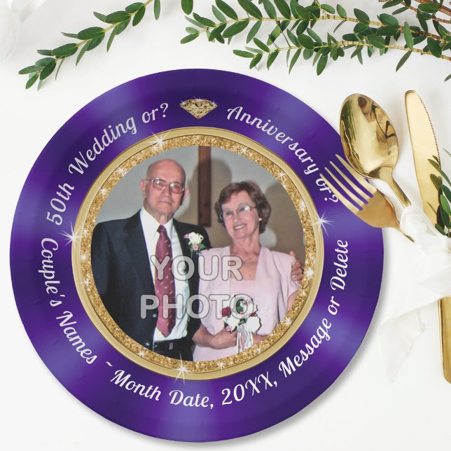 Assiettes En Carton Plaques du 50e anniversaire personnalisées, avec P (50th Anniversary Paper Plates, with Couple's Picture. 50th anniversary party plates. Purple Plates.)