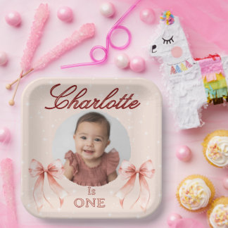 Assiettes En Carton Premier anniversaire avec un nœud rose !