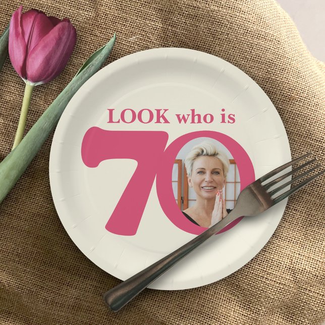 Assiettes En Carton Regardez la plaque de papier rose crème pour 70e a (Créateur téléchargé)