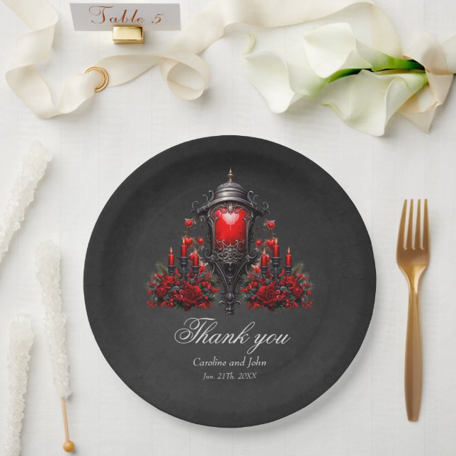 Assiettes En Carton Roses rouges étonnantes et conception de la porte. (Mariage)