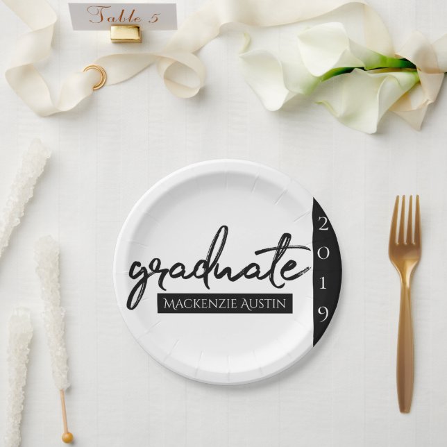 Assiettes En Carton Script noir diplômé | Classic Keepsaké avec année (Mariage)