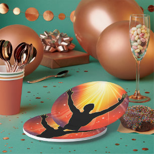 Assiettes En Carton Silhouette d'homme spirituel levant les bras