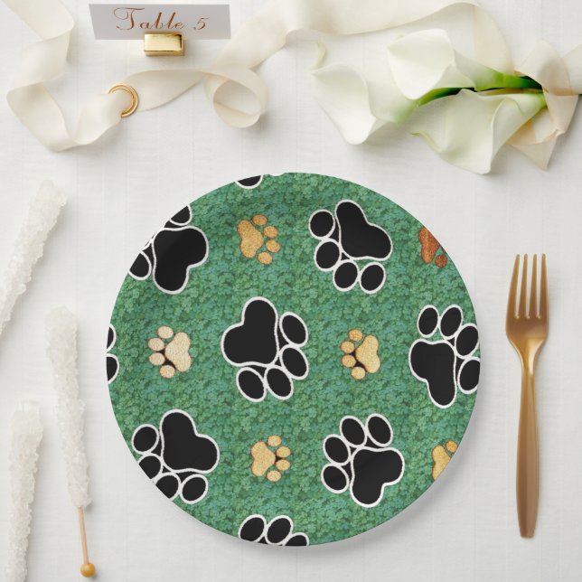Assiettes En Carton Tan et empreinte de patte noir sur herbe verte (Mariage)