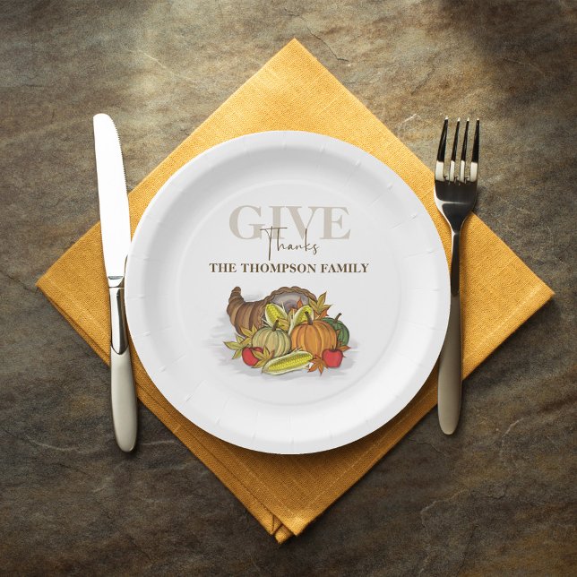 Assiettes En Carton Thanksgiving Cornucopia Élégant Donner Merci Autom (Give thanks Thanksgiving harvest cornucopia custom paper plate. )