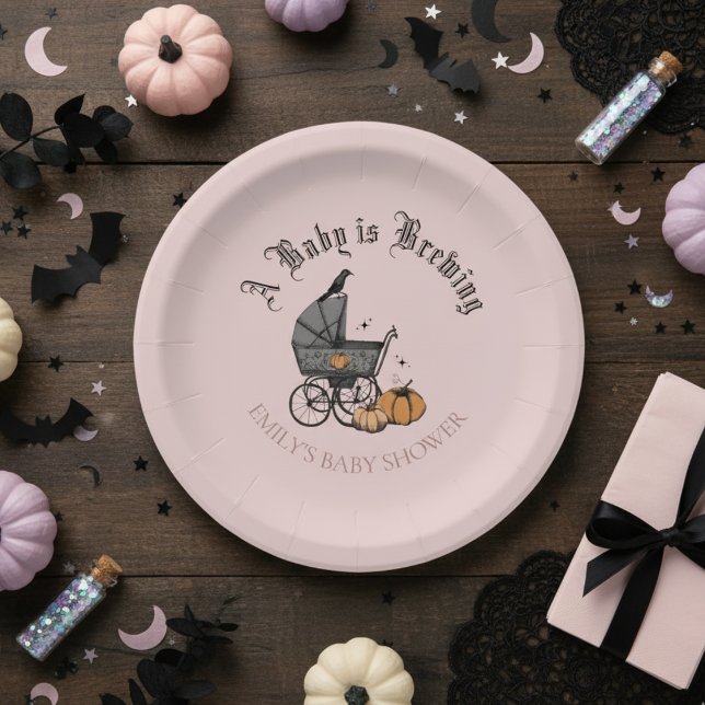 Assiettes En Carton Un bébé brasse le Baby shower d'automne rose pâle (Baby is Brewing Gothic Baby Shower. Victorian Baby Stroller, Black Raven Crow, Fall Pumpkins, Stars.)
