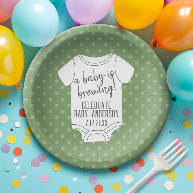 Assiettes En Carton Un bébé est en train de brasser — Douche Couples - (Personalized Party Plates - Baby Shower)