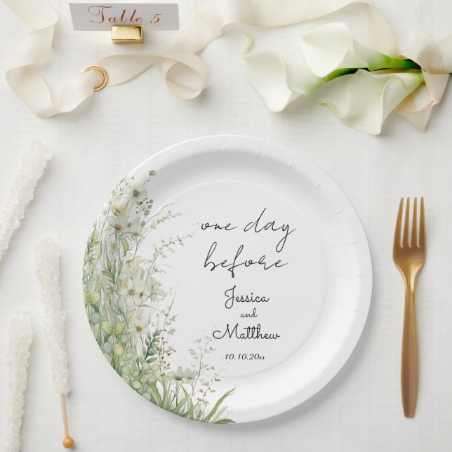 Assiettes En Carton Un jour avant Dusty Sage Green Flowers Mariage (Mariage)