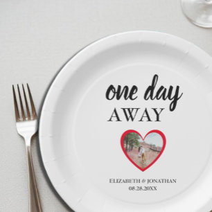 Assiettes En Carton Un Jour De Déjeuner De Répétition De Photo Coeur