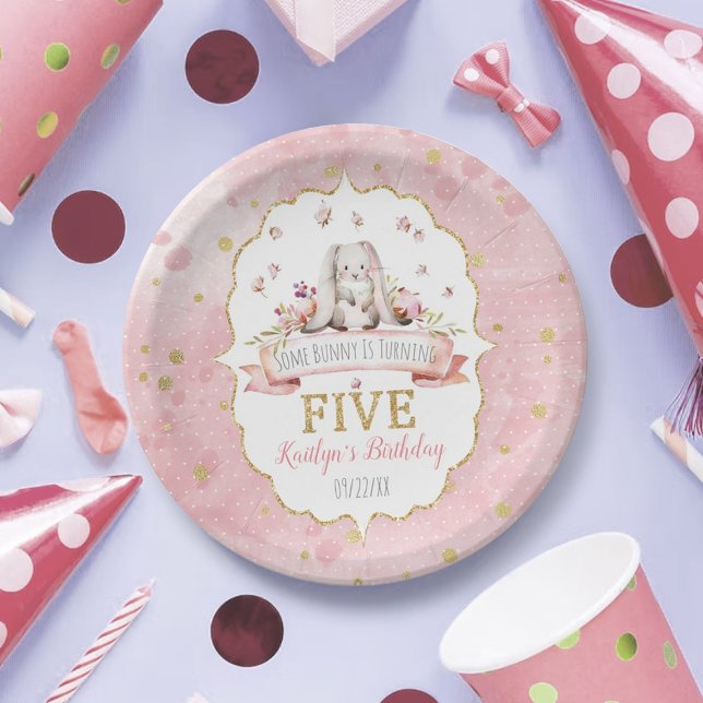 Assiettes En Carton Un lapin atteint le cinquième anniversaire (Créateur téléchargé)