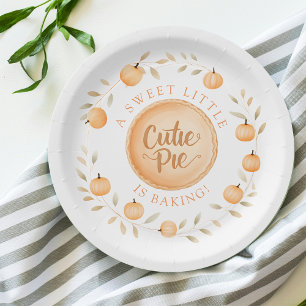 Assiettes En Carton Un Petit Gâteau Est En Train De Cuire Baby Showe