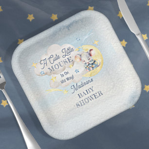 Assiettes En Carton Une Mignonne Petite Souris Se Trouve En Chemin Du