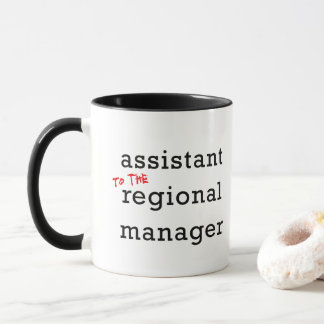Assistant dans la tasse régionale de directeur