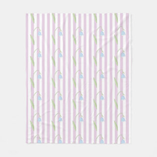 Ästhetisches pastellrosa gestreiftes Muster mit Bl Fleecedecke