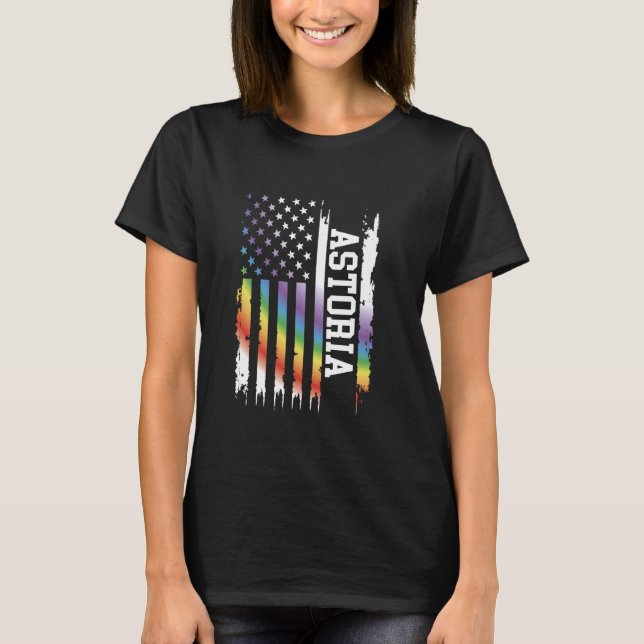 Astoria United Staaten Rainbow unter US-Flagge T-Shirt (Vorderseite)