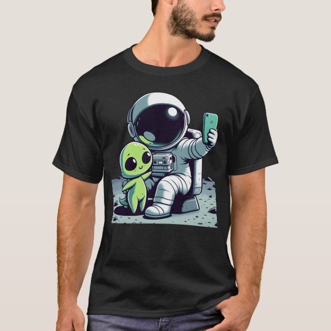 ASTRO SELFIE - Fun Cartoon Astronautin Alien Selfi T-Shirt (Vorderseite)