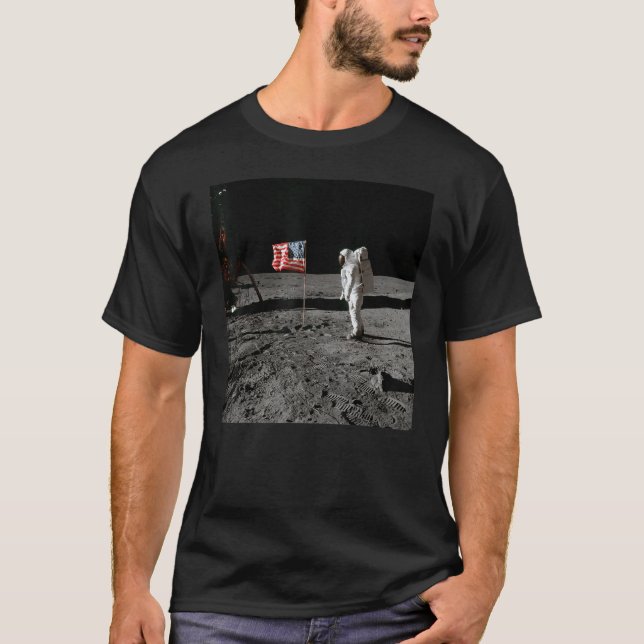 Astronaut and US Flag on Lunar Surface Apollo Moon T-Shirt (Vorderseite)
