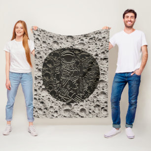 Astronaut auf dem Mond Weltraum Schwarz & Grau Fleecedecke