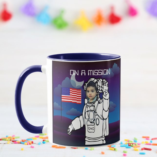 Astronaut auf dem Mond Weltraumjunge Tasse (Von Creator hochgeladen)